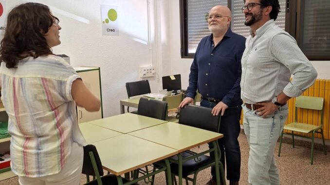 Ruiz-Santos-supervisa-el-resultado-de-las-obras-de-climatizacion-realizadas-por-la-Junta-en-el-‘CRA-Ribera-del-Jucar-en-los-edificios-de-Las-Eras-y-de-Alcala-del-Jucar