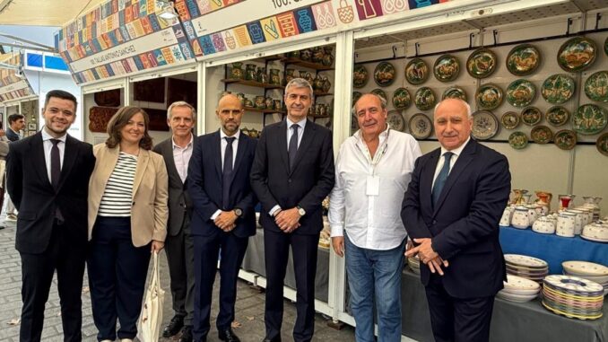 Alvaro-Gutierrez-valora-que-los-44-artesanos-y-artesanas-presentes-en-FARCAMA-2026-reflejan-la-potencia-de-la-artesania-de-la-provincia-de-Toledo
