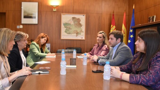 El-Gobierno-de-Castilla-La-Mancha-y-el-COACM-refuerzan-sus-vias-de-colaboracion