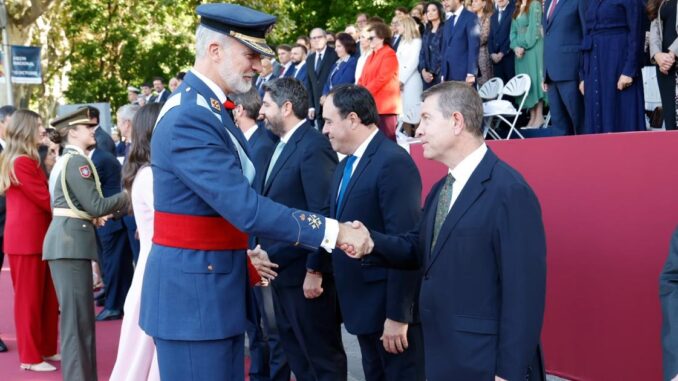 Garcia-Page-El-Dia-de-la-Fiesta-Nacional-es-un-dia-de-reafirmacion-positiva-porque-se-puede-ser-espanol-sin-serlo-contra-nadie