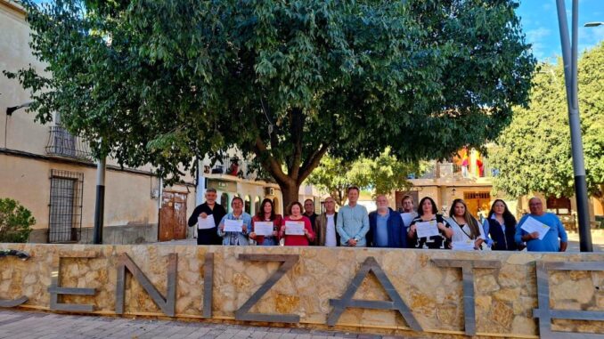 Ruiz-Santos-agradece-a-los-participantes-en-el-Taller-Plus-de-Cenizate-su-trabajo-y-contribucion-al-municipio